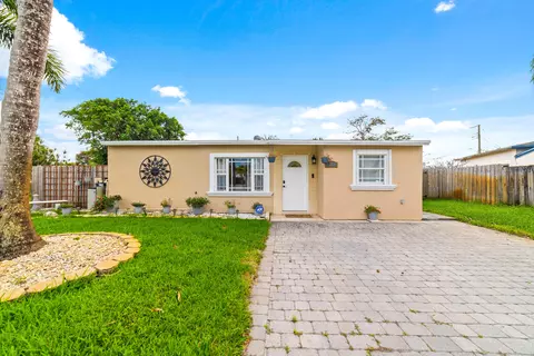 220 NE 61st St, Oakland Park, FL 33334