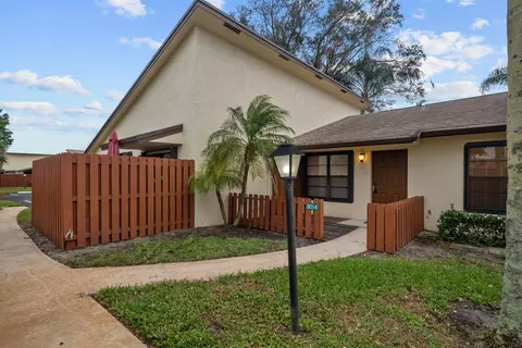 8014 SE Villa Cir, Hobe Sound, FL 33455