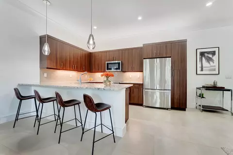 910 Hamilton Ln, Delray Beach, FL 33483
