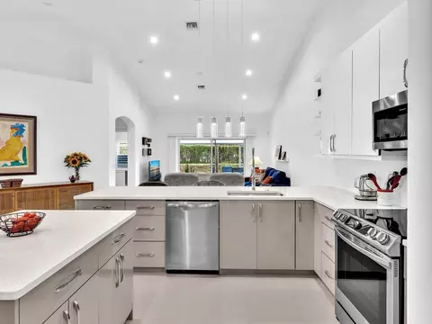 6090 Lake Hibiscus Dr, Delray Beach, FL 33484