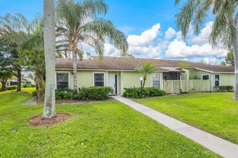 4375 Willow Pond Cir, West Palm Beach, FL 33417