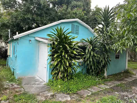 618 S Pine St #B, Lake Worth, FL 33460