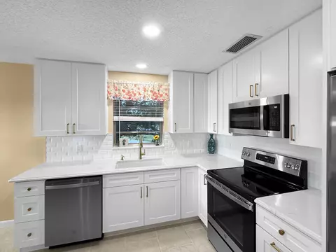 39 Woodland Dr #203, Vero Beach, FL 32962