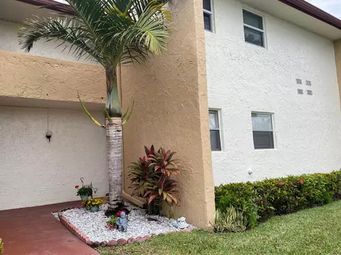 207 Golden River Dr, West Palm Beach, FL 33411
