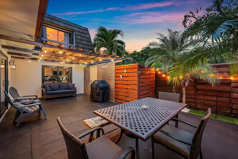 1006 10th Ter, Palm Beach Gardens, FL 33418