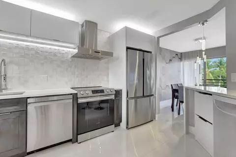 5850 Camino Del Sol #407, Boca Raton, FL 33433