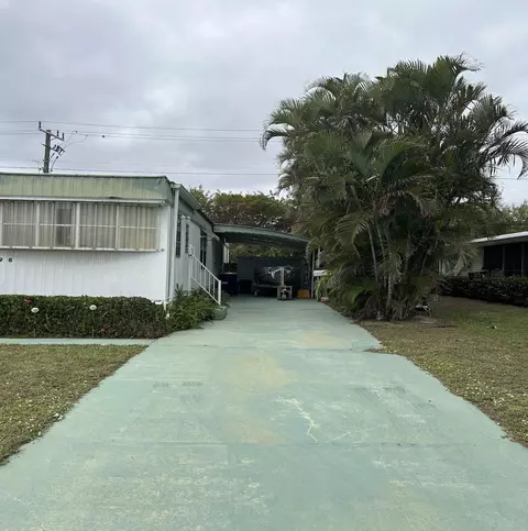 8198 SE Swan Ave, Hobe Sound, FL 33455