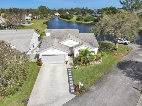 2875 Norway Pine Ln, Lake Worth, FL 33462