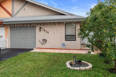 7429 SW 13th St, North Lauderdale, FL 33068