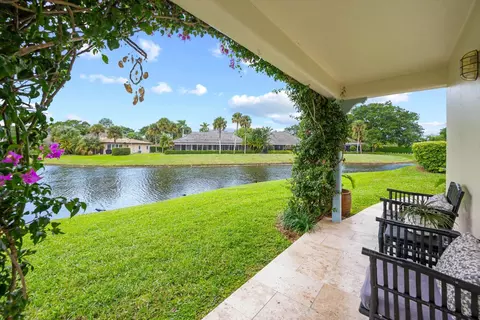 2227 Las Casitas Dr, Wellington, FL 33414
