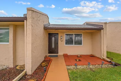 148 Lake Gloria Dr, West Palm Beach, FL 33411