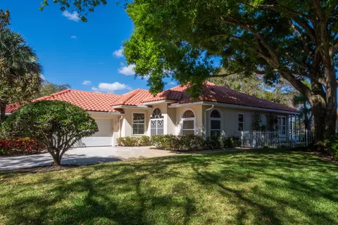 142 E Tall Oaks Cir, Palm Beach Gardens, FL 33410