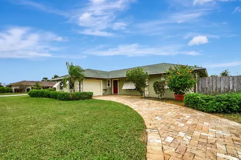 701 Palama Way, Lantana, FL 33462