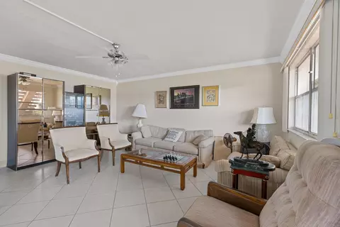 601 Saxony M #601, Delray Beach, FL 33446