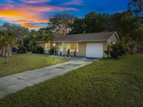 1085 SW Highland Dr SW, Vero Beach, FL 32962