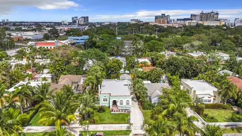 813 Kanuga Dr, West Palm Beach, FL 33401