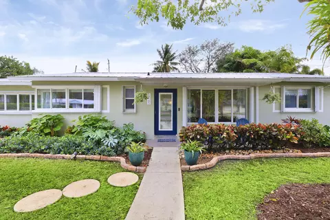 19185 SE Southgate Dr, Tequesta, FL 33469