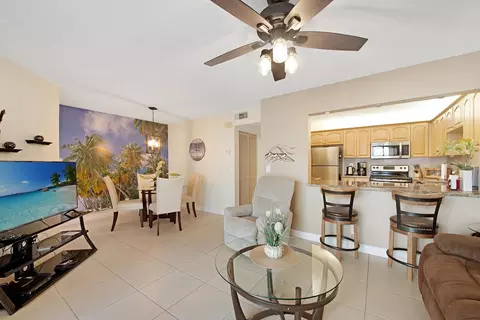 303 Liberty Ct, Deerfield Beach, FL 33442