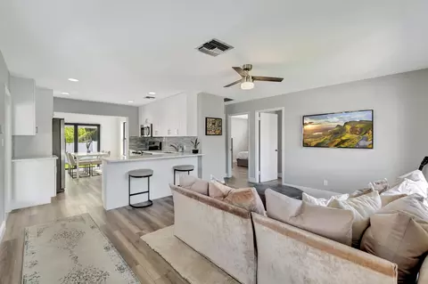 512 NW 8th St, Boynton Beach, FL 33426