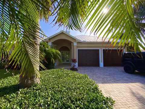 218 Sandal Ln, Palm Beach Shores, FL 33404