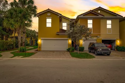 818 Pipers Cay Dr, West Palm Beach, FL 33415