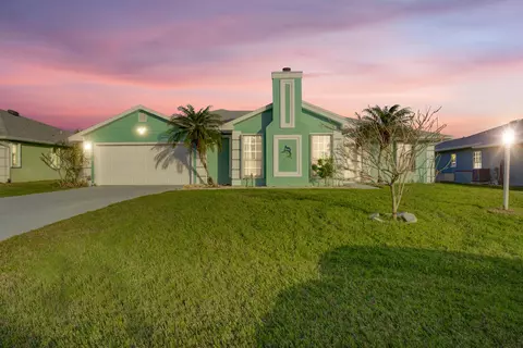 6812 Wadsworth Ter, Port Saint Lucie, FL 34952