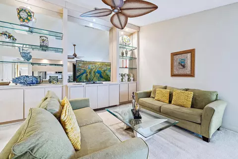 5203 Red Oak Ct, Palm Beach Gardens, FL 33410