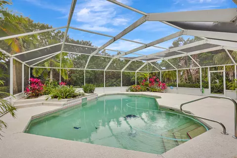 650 SE Hidden River Dr, Port Saint Lucie, FL 34983