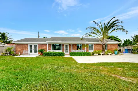 3189 Pebble Beach Dr, Lake Worth, FL 33467