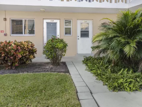 2121 NE 1st Ct #104, Boynton Beach, FL 33435