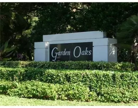 4121 Old Oak Dr, Palm Beach Gardens, FL 33410