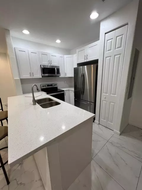 408 Lake Monterey Cir #408, Boynton Beach, FL 33426