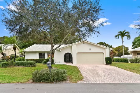 22151 Cameo Dr E, Boca Raton, FL 33433