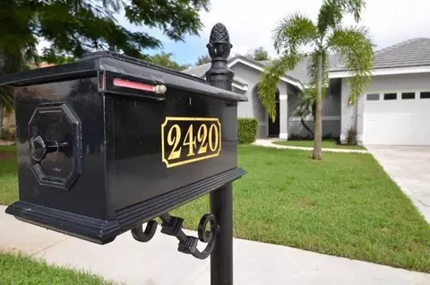 2420 Stonegate Dr, Wellington, FL 33414