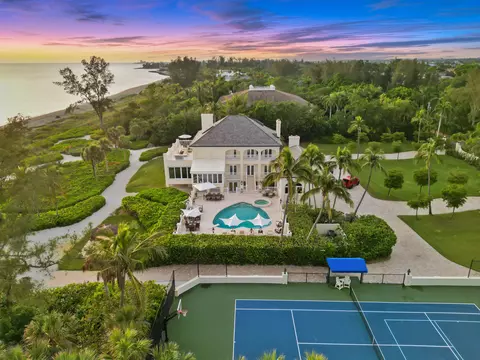 8218 Sanderling Rd, Sarasota, FL 34242