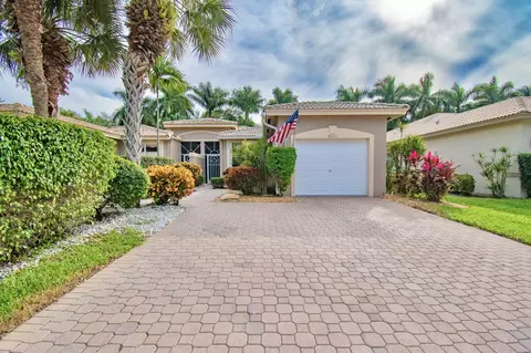 9823 Crescent View Dr S, Boynton Beach, FL 33437