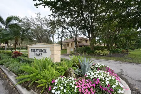 587 Prestwick Cir #4, Palm Beach Gardens, FL 33418
