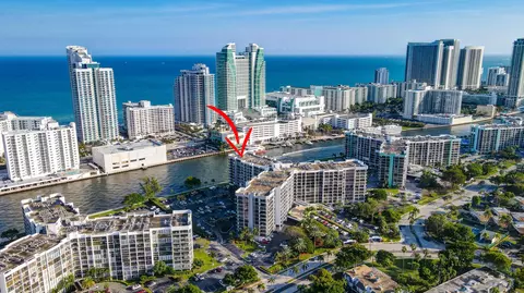600 Parkview Dr #921, Hallandale Beach, FL 33009