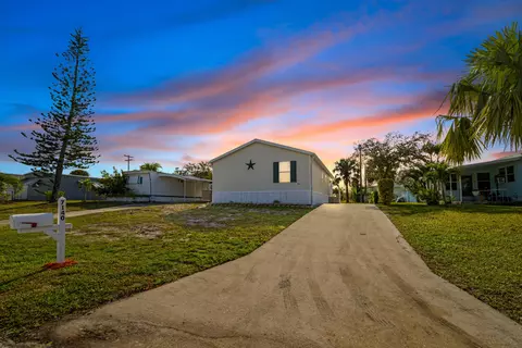 7140 SE Ridgeway Ter, Hobe Sound, FL 33455