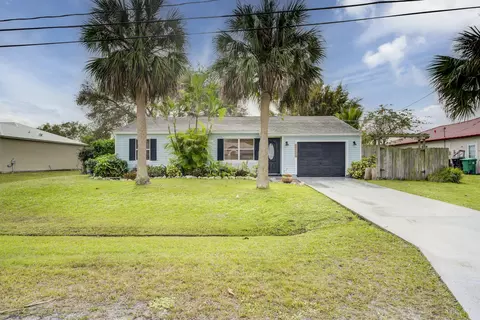2162 SE Heathwood Cir, Port Saint Lucie, FL 34952