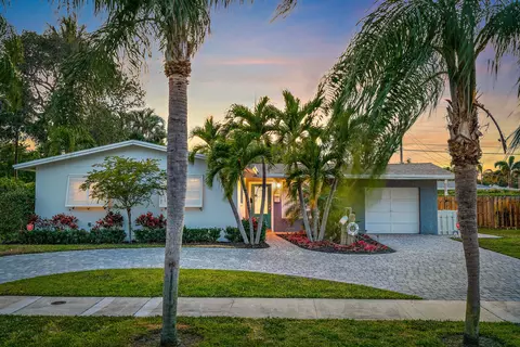 737 Lagoon Dr, North Palm Beach, FL 33408