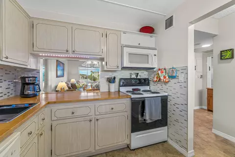 2562 N Garden Dr #306, Lake Worth, FL 33461