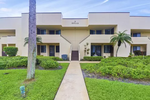 6940 SE Constitution Blvd SE #204, Hobe Sound, FL 33455