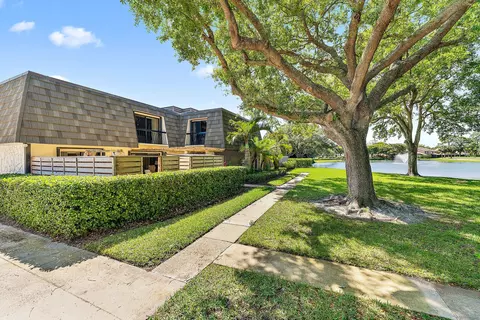 1116 11th Ter, Palm Beach Gardens, FL 33418