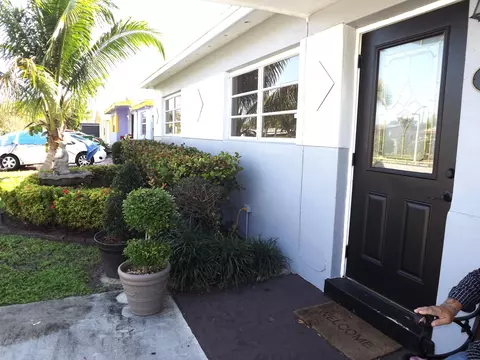 6122 SW 21st St, Miramar, FL 33023