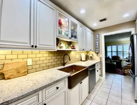 7689 SE James St, Hobe Sound, FL 33455