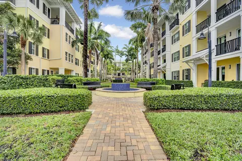 226 N Latitude Cir #301, Delray Beach, FL 33483