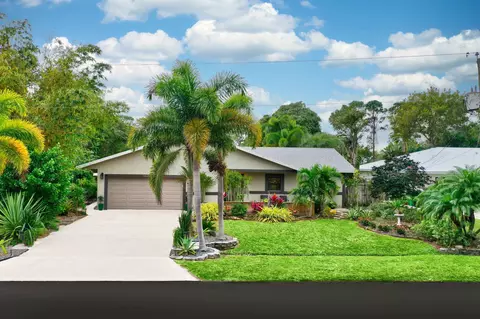662 SE Portage Ave, Port Saint Lucie, FL 34984