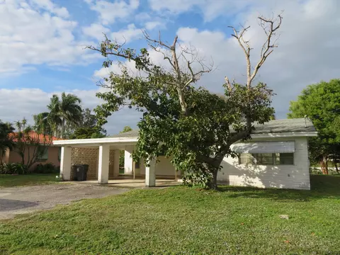 2415 Gertrude Ln, Lake Worth, FL 33462