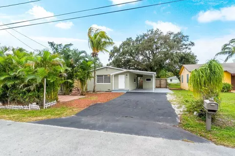 913 Mathis St, Lake Worth, FL 33461